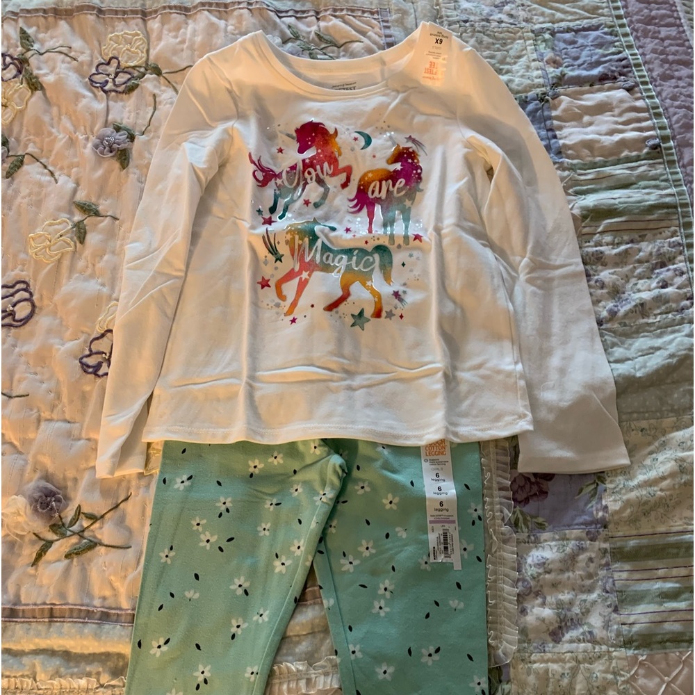 Kohls girls outfit complete with 5 scrunches. NWT